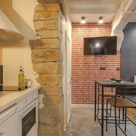 Industrial-Style Studio With Bathtub, Vieux-Лион Экстерьер фото