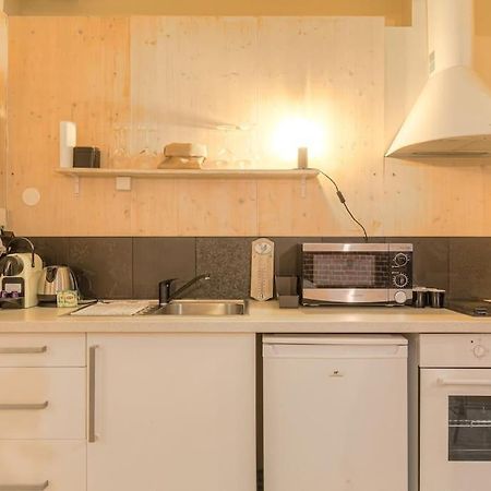 Industrial-Style Studio With Bathtub, Vieux-Лион Экстерьер фото